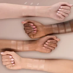 Highlighter<Catrice All Over Glow Tint 020 Keep Blushing 15 ml