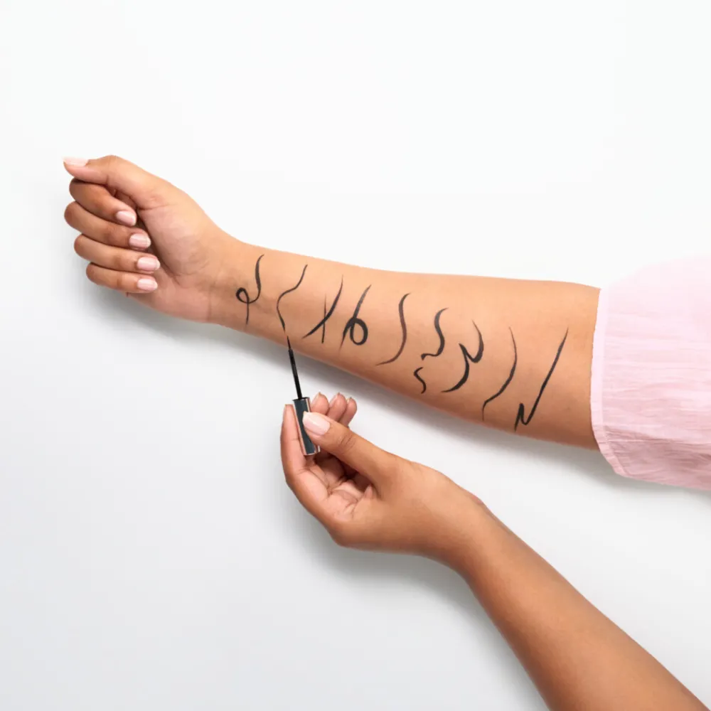 Liquid Ink Eyeliner Black 3 ml^essence New