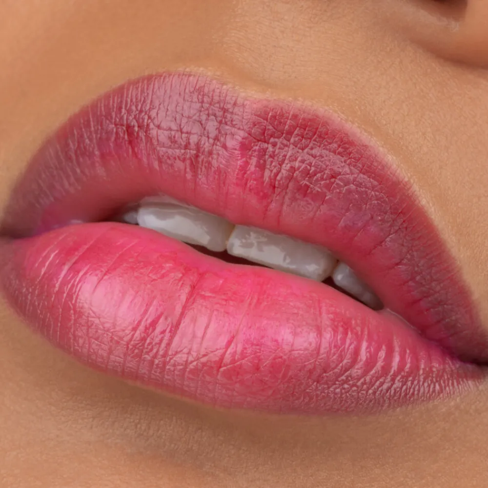 What a Tint! Lip & Cheek Tint 01 Kiss From A Rose 4,9 ml Lipstick