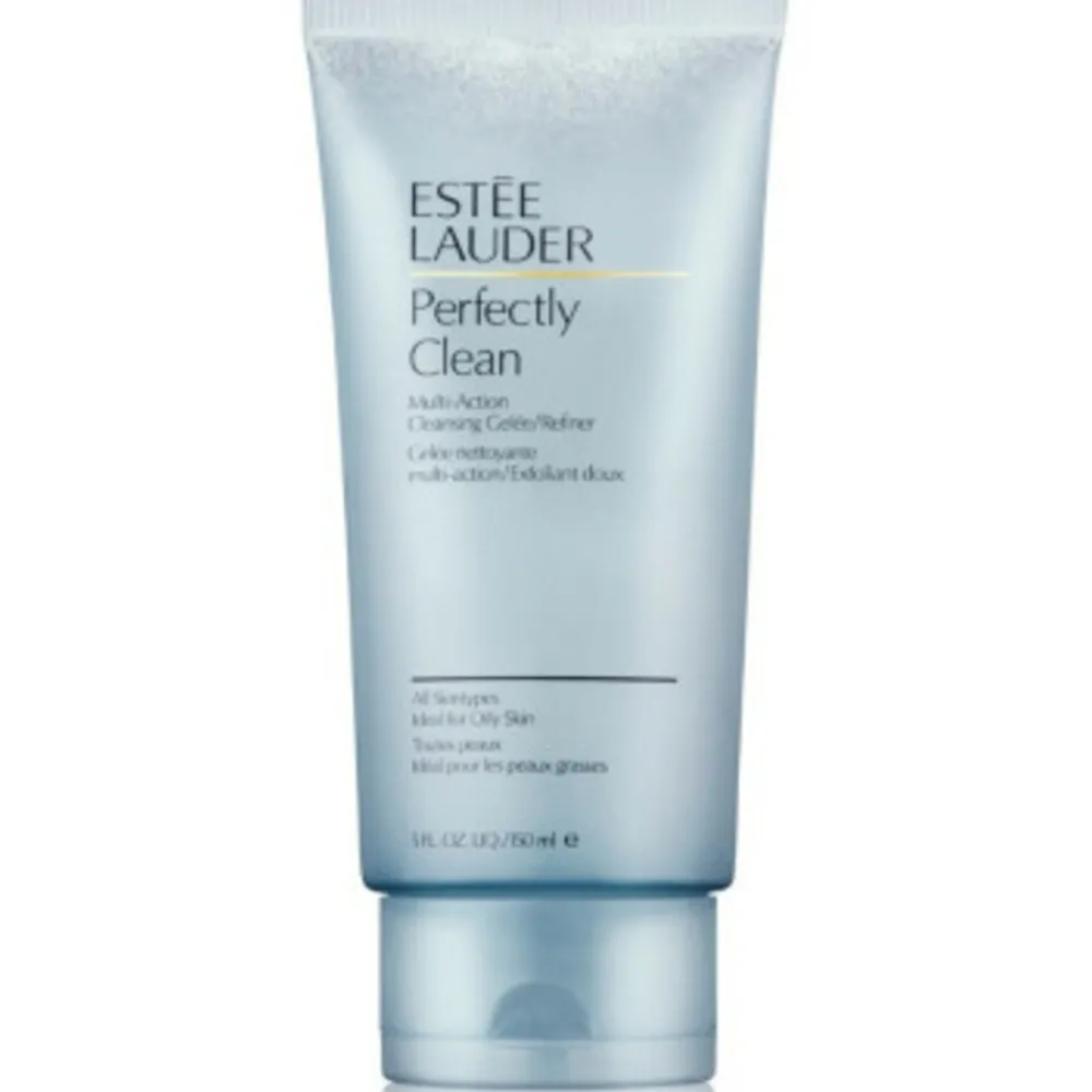 Perfectly Clean Cleansing Gelee-RefinerEen ware explosie aan verfrissing voor je huid, na het aanbrengen van de Perfectly Clean Multi-Action Cleansing Gelée/Refiner, die ook nog eens mild reinigt en exfolieert tegelijkertijd.Deze veelzijdige, frisse, schuimende gel van Estée Lauder is gevuld met zachte, exfoliërende kralen.verwijdert op effectieve manier alle onzuiverheden en schilferszuivert de poriën, herstelt de huidmaakt de huid weer egaal en gladhelpt om het teveel aan huidafscheiding te beheersenJe huid ziet er gezond, fris en stralend uit Aanvullende informatie GebruiksaanwijzingGebruik 's morgens en 's avonds. Goed schudden. Zachtjes inmasseren op de droge huid en afspoelen. Vermijd het gebied rond de ogen. Ingrediënten Wateraquaeau, Sodium laureth sulfate, Acrylates copolymer, Sucrose, Lauramidopropyl betaine, Jojoba esters, Glycerin, Silybum marianum (lady's thistle) extract, Gentiana lutea (gentian) root extract, Algae extract, Lauryl methacrylate/glycol dimethacrylate crosspolymer, Caffeine, Sorbitol, Sodium cocoyl sarcosinate, Dimethicone, Zinc pca, Laureth-2, Sodium hyaluronate, Propanediol, Potassium hydroxide, Disodium cocoyl glutamate, Sodium cocoyl glutamate, Monosodium citrate, Polyquaternium-7, Sodium sulfate, Fragrance (parfum), Sodium chloride, Citric acid, Edta, Methylchloroisothiazolinone, Methylisothiazolinone, Phenoxyethanol Allergenen niet bekend Allergenen Disclaimer Let op: Hoewel we zorgvuldig allergeneninformatie op onze productpagina’s verstrekken, kunnen de ingrediënten en allergenen in de producten door de fabrikant worden aangepast. Raadpleeg daarom altijd de verpakking voordat je het product consumeert, vooral als je een allergie of intolerantie hebt. De informatie op onze website is bedoeld als aanvullende ondersteuning en kan niet altijd het etiket op de verpakking vervangen. Bij vragen over allergenen of andere productinformatie, neem gerust contact met ons op. Fabrikant informatie Merk: Ean: 27131988083 Artikel: 1037-606 Reviews Schrijf jouw review Hoe controleren en plaatsen wij reviews? Plein plaatst enkel reviews van klanten en personen die het product daadwerkelijk gebruikt hebben, ook wanneer deze negatief of neutraal is. Voordat de review geplaatst wordt controleren we handmatig of deze écht is en voldoet aan onze reviewvoorwaarden. Wanneer het product op Plein gekocht is vermelden we dat bij de review. Plein betaalt niet voor reviews, wanneer een reviewer door een andere partij is vergoed staat dit erbij vermeld. Er zijn nog geen reviews geschreven. Schrijf als eerste een review. Perfectly Clean Cleansing Gelee-Refiner 150 ml^Estee Lauder Sale