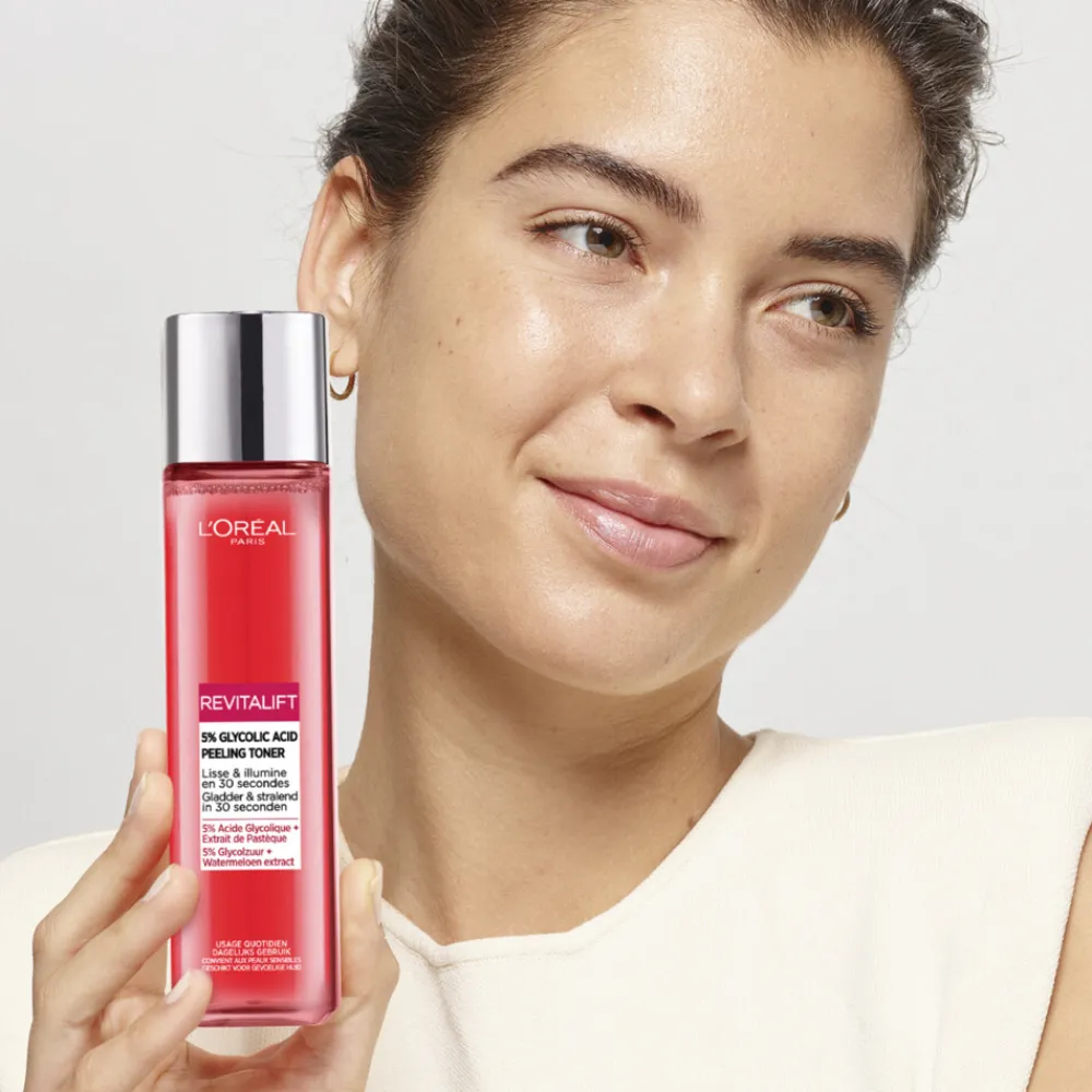 L'Oréal Revitalift 5% Glycolic Acid Peeling Toner 180 ml^LOréal Discount