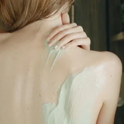 Aha+Mineral Lichaamspeeling 175 ml^Madara Discount