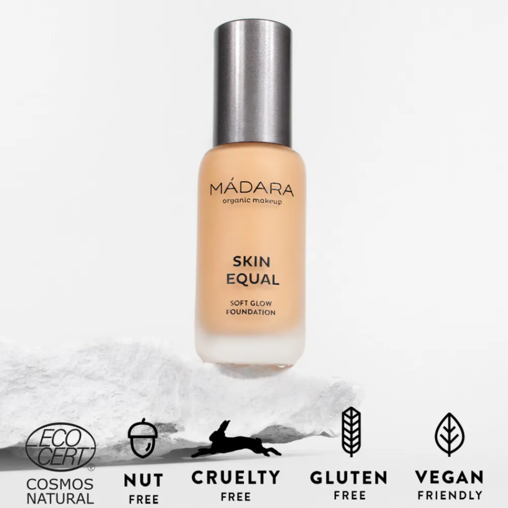 Foundation<Madara Skin Equal Soft Glow Foundation SPF 15 40 Sand 30 ml