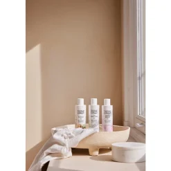 Moisturising Shower Oil Mindful Blossom 250 ml^Therme Clearance