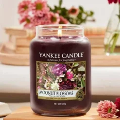 Kaarsen|Geurkaarsen<Yankee Candle Geurkaars Large Jar Moonlit Blossoms 623 gr